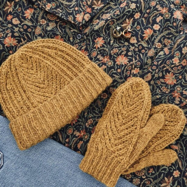 Textured Wool Knitted Mittens and Beanie with fern motif